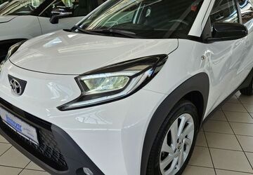 Toyota Aygo (X) 2.400 km 15.490 &euro; Paderborn 33104