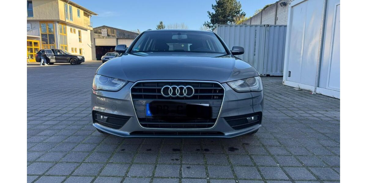 Audi A4 220.400 km 9.799 &euro; Paderborn 33104