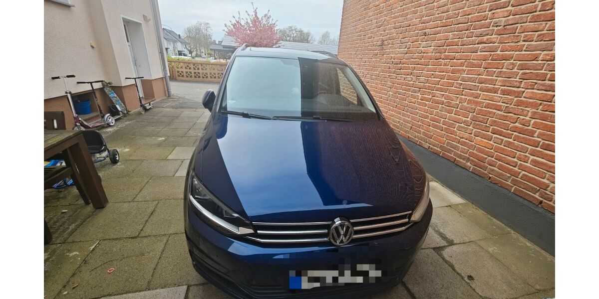 VW Touran 138.000 km 15.900 &euro; Paderborn 33104