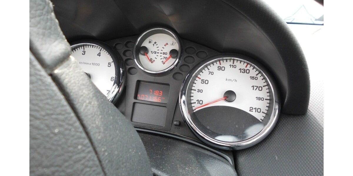 Peugeot 207 CC 71.400 km 5.700 &euro; Paderborn 33104