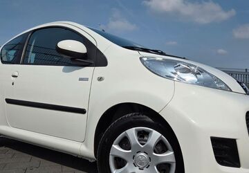Peugeot 107 83.000 km 3.999 &euro; Paderborn 33102
