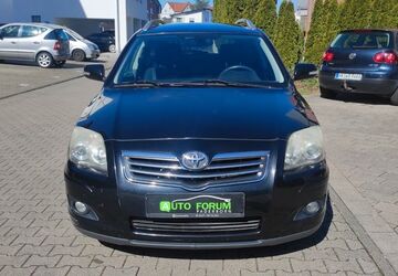 Toyota Avensis 254.000 km 1.299 &euro; Paderborn 33102