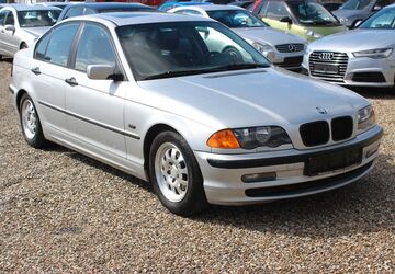 BMW 320 320.000 km 2.290 &euro; Paderborn 33106