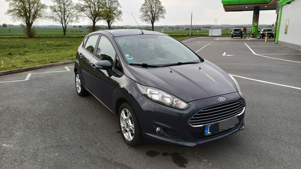 Ford Fiesta 49.100 km 7.399 &euro; Bad Sassendorf 59505