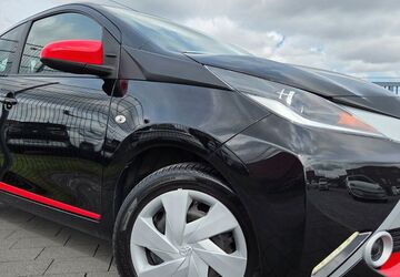 Toyota Aygo (X) 49.000 km 8.444 &euro; Paderborn 33102