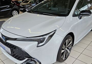 Toyota Corolla 2.800 km 30.990 &euro; Paderborn 33104