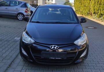 Hyundai i20 280.000 km 1.999 &euro; Paderborn 33102