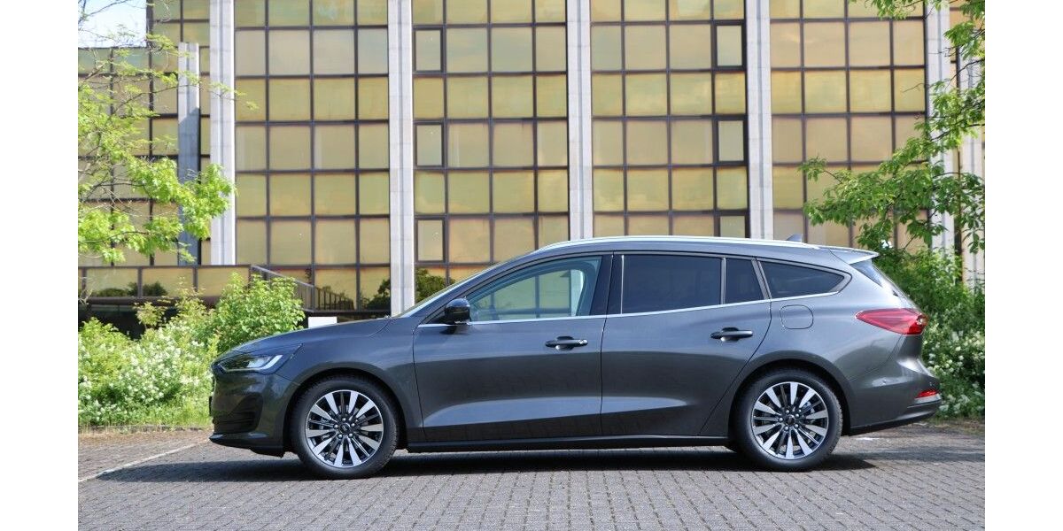 Ford Focus 49.500 km 19.650 &euro; Paderborn 33102