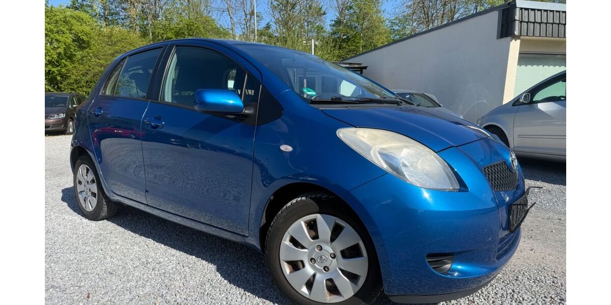 Toyota Yaris 261.000 km 2.799 &euro; Paderborn 33106