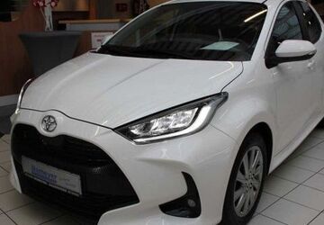 Toyota Yaris 17.585 km 18.790 &euro; Paderborn 33104